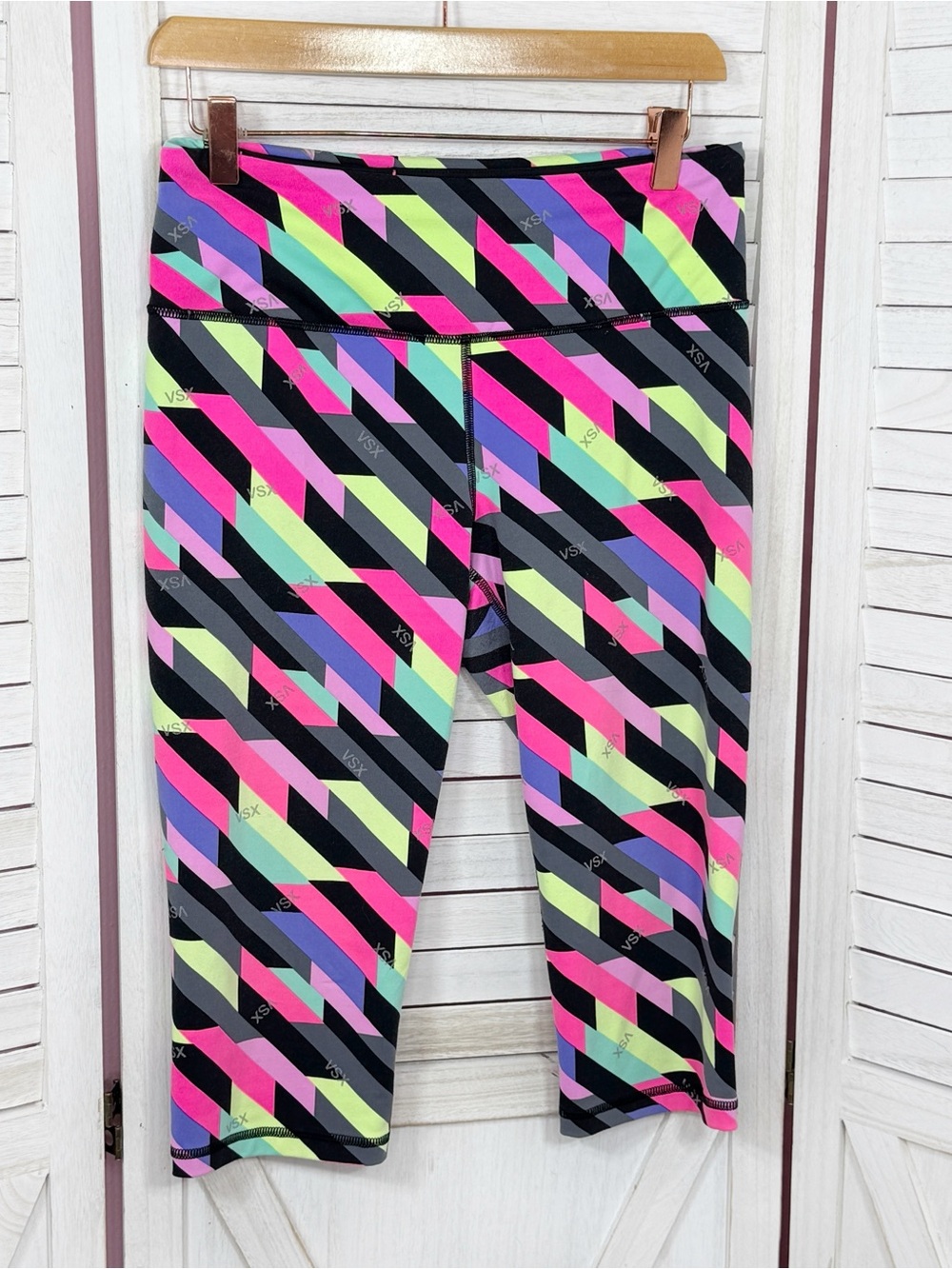 Victorias Secret Sport Knockout Printed Capri Leggings Neon Multi Medium